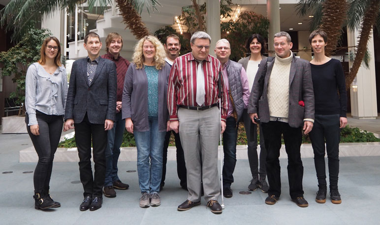 Team des ACC und des Projekts "Team Usability" im Eingangsbereich der Uni Paderborn